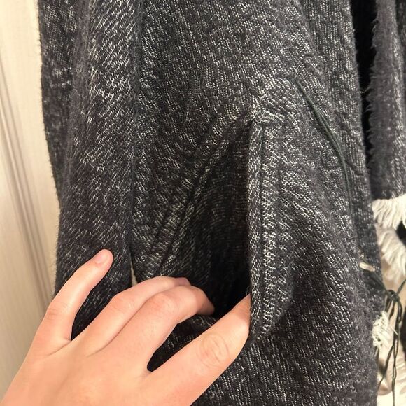 Forme d’Expression Fringe Cashmere/Wool Cardigan in Grey/Black, Size 42 (US 6) - Picture 5 of 13